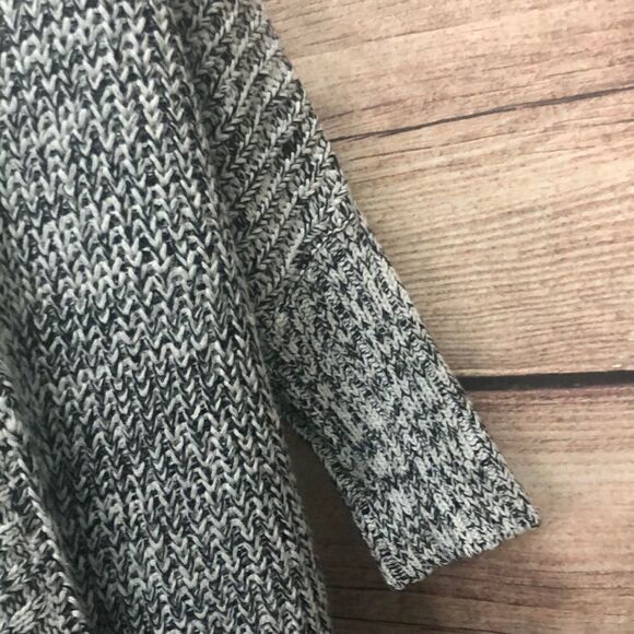 Express hi lo 1/2 sleeve black and white sweater - Picture 5 of 5